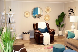 Living area - River's Edge Retreat in Muscle Shoals (Muscle Shoals)