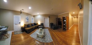 Living area - Cozy 1-bedroom apartment in Mableton mins from downtown, Atl stadiums & airport (Mableton)
