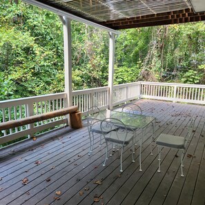 Outdoor dining - Cozy 1-bedroom apartment in Mableton mins from downtown, Atl stadiums & airport (Mableton)