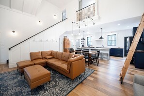 Smart TV, fireplace - Private Lake MI Beach Access | Screened Porch + Fireplace (Pentwater)