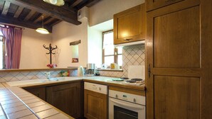 Microwave, oven, dishwasher, high chair - Le Lutin Vert - MARCILLY-LES-BUXY (MARCILLY-LES-BUXY)