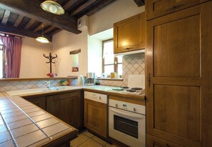 Microwave, oven, dishwasher, high chair - Le Lutin Vert - MARCILLY-LES-BUXY (MARCILLY-LES-BUXY)