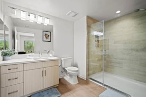 Bathroom - Bright 2BR Retreat - Pool, Spa & Garage Parking (Lake Forest)