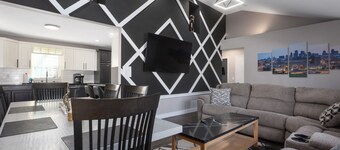 Westwood Luxury Home. 4 Kings, Fire Pit, Gym