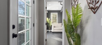 Westwood Luxury Home. 4 Kings, Fire Pit, Gym