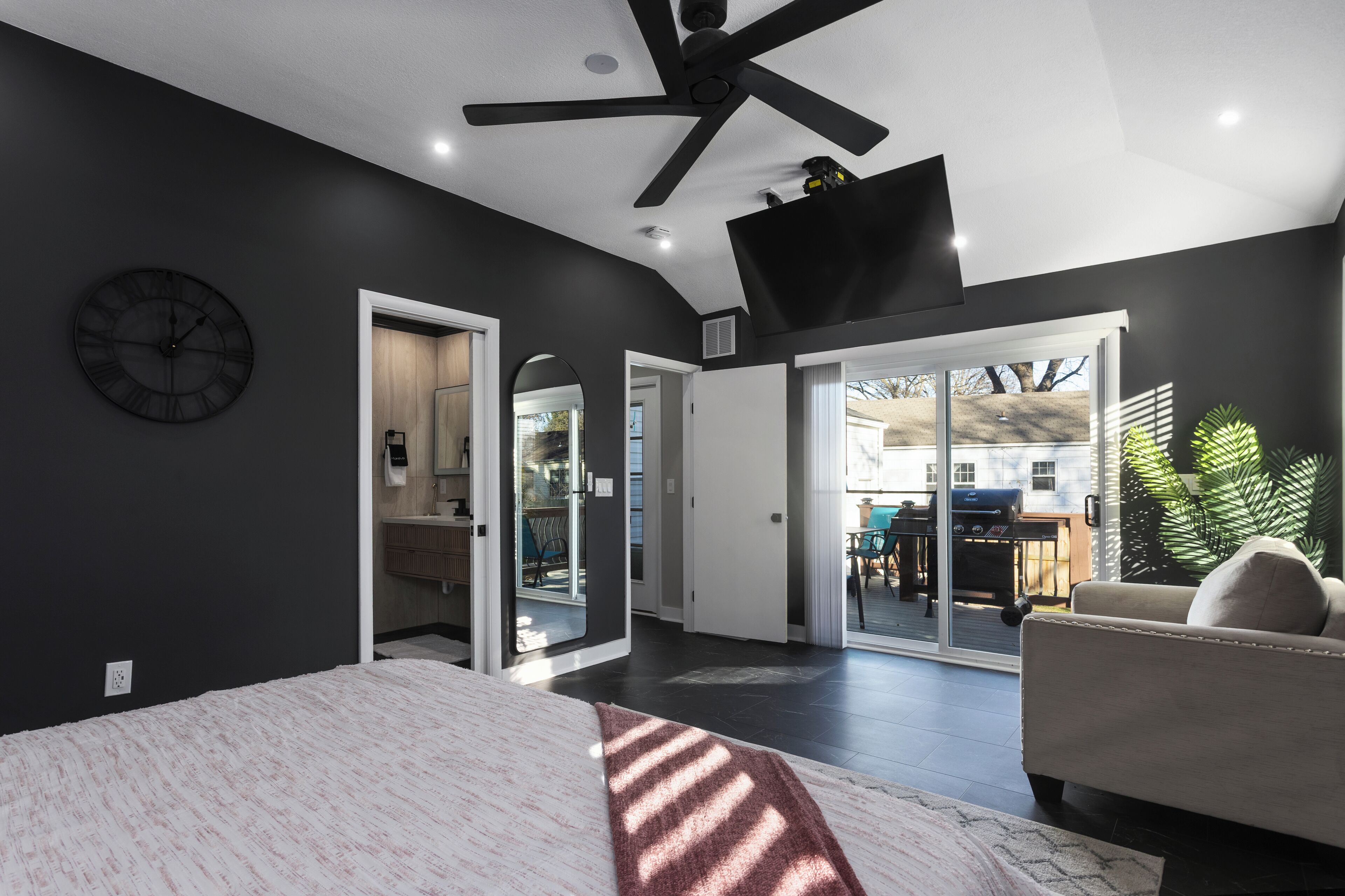 4 多间卧室、熨斗/熨衣板、WiFi、床单