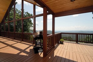 Terrace/patio - Cozy 3BR/2.5BA Cabin Retreat on Buck Mountain, Purlear (Purlear)