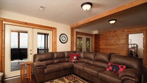 Living area - Cozy 3BR/2.5BA Cabin Retreat on Buck Mountain, Purlear (Purlear)
