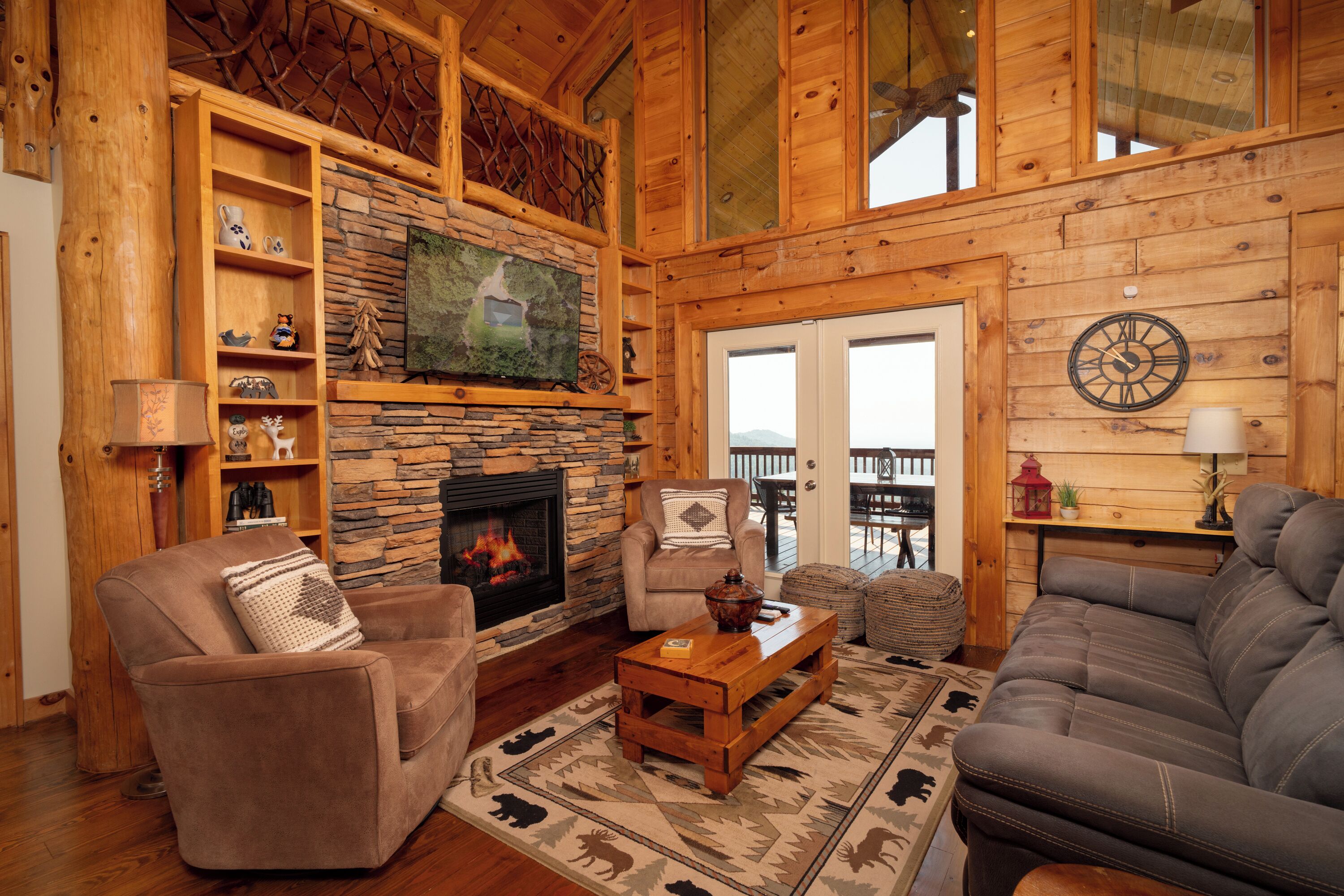 Una televisión, una chimenea