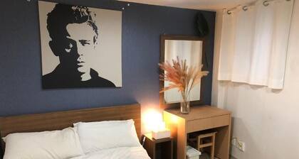 Chris Hostel