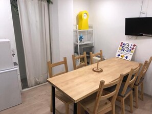Dining - Chris Hostel (Seoul)