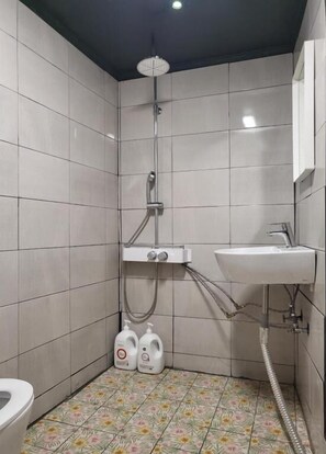 Single Room | Bathroom - Chris Hostel (Seoul)