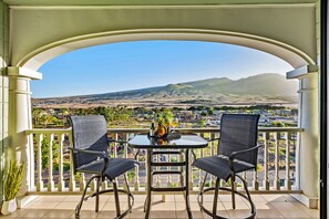 Outdoor dining - Scenic West Maui Mountain View Escape (Lahaina)