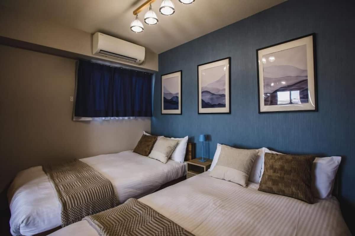 Premium Apartment, Balcony, City View | Langsir/tirai gelap terus, kalis bunyi, seterika/papan seterika 