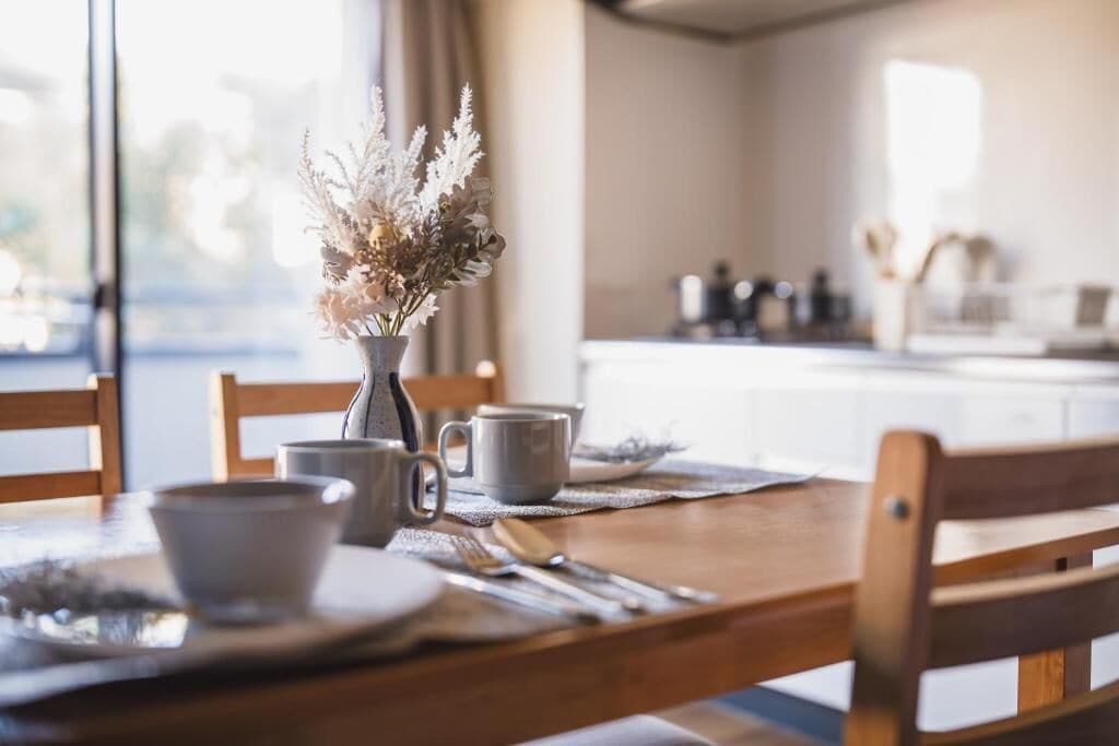 Premium-Apartment, Balkon, Stadtblick | Speisen