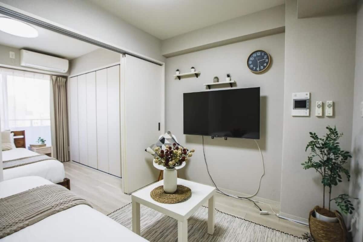 Premium Apartment, Balcony, City View | Langsir/tirai gelap terus, kalis bunyi, seterika/papan seterika 