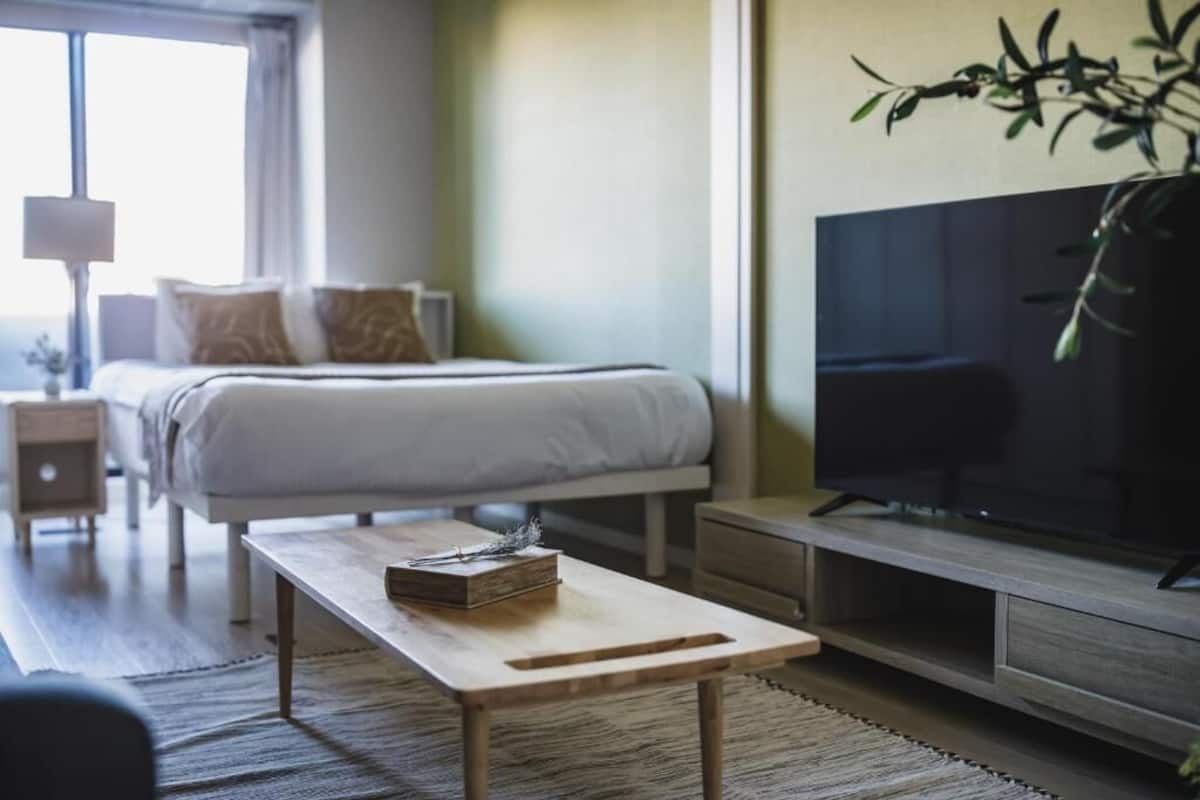 Premium Apartment, Balcony, City View | Langsir/tirai gelap terus, kalis bunyi, seterika/papan seterika 