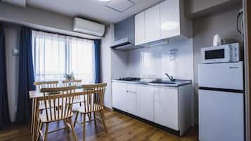 Electric kettle, cleaning supplies, paper towels