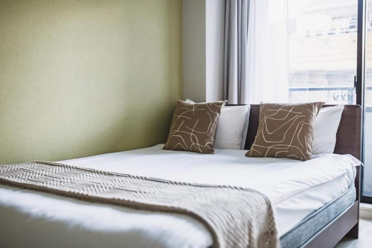 Premium Apartment, Balcony, City View | Langsir/tirai gelap terus, kalis bunyi, seterika/papan seterika 