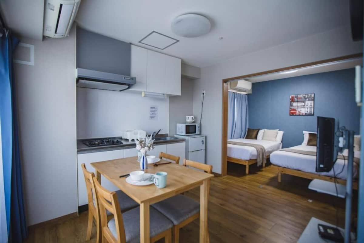 Premium Apartment, Balcony, City View | Langsir/tirai gelap terus, kalis bunyi, seterika/papan seterika 