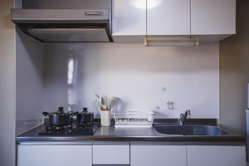 Premium-Apartment, Balkon, Stadtblick | Eigene Küche | Reinigungsartikel, Küchenrolle