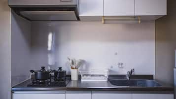 Premium-Apartment, Balkon, Stadtblick | Eigene Küche | Reinigungsartikel, Küchenrolle