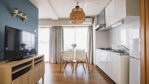 Premium-huoneisto, parveke, kaupunkinäköala | Yksityinen keittiö