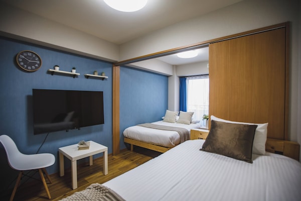 Verdunkelungsvorhänge, schallisolierte Zimmer, Bügeleisen/Bügelbrett