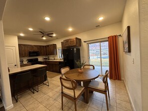 Dining - Rooted in Moab, Desert Retreat, Near Kens Lake with RV Parking (Moab)