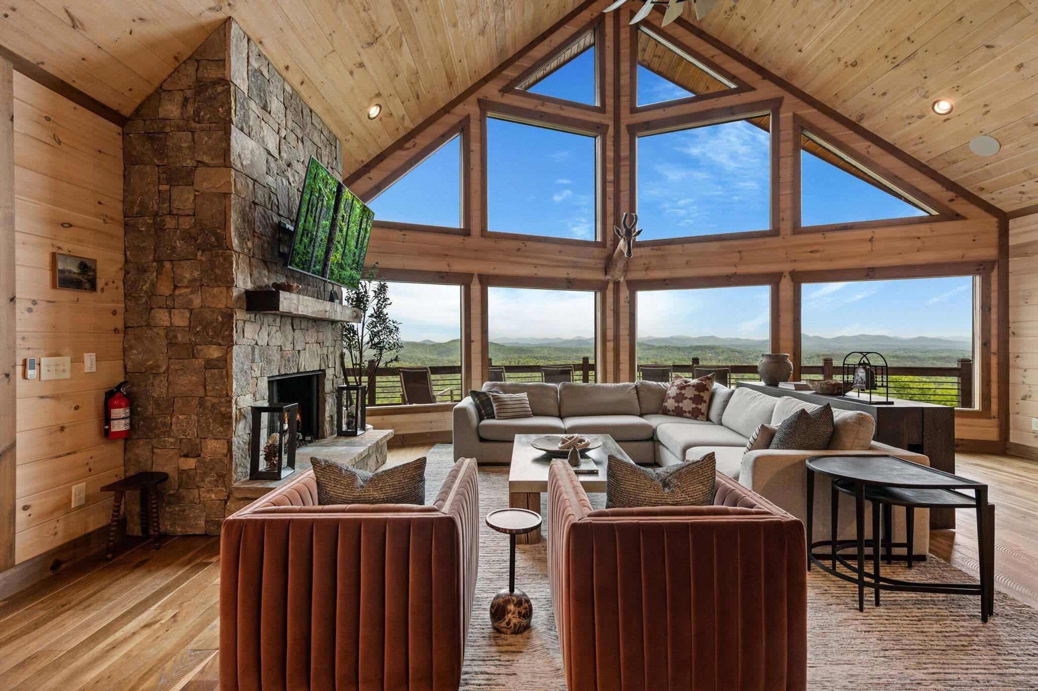 Smart TV, fireplace