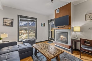 Télévision, cheminée