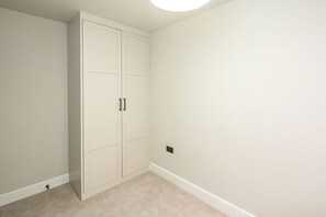 Interior - 2BR Garden Flat Near Richmond and Stadium (Twickenham)