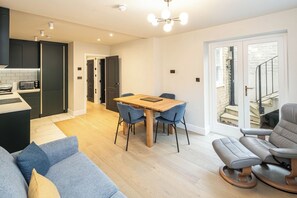 Interior - 2BR Garden Flat Near Richmond and Stadium (Twickenham)