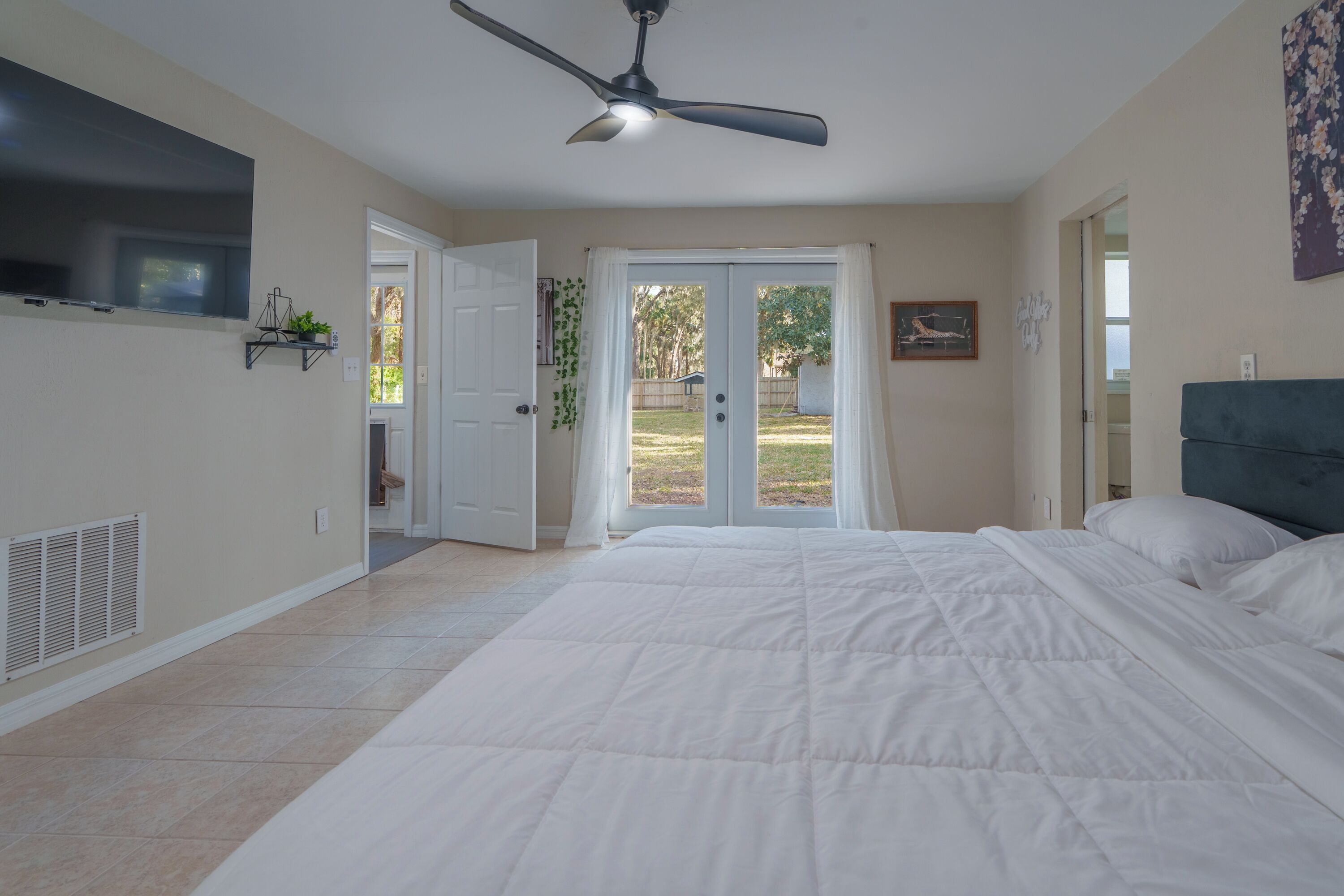 3 habitaciones, tabla de planchar con plancha, wifi y ropa de cama 