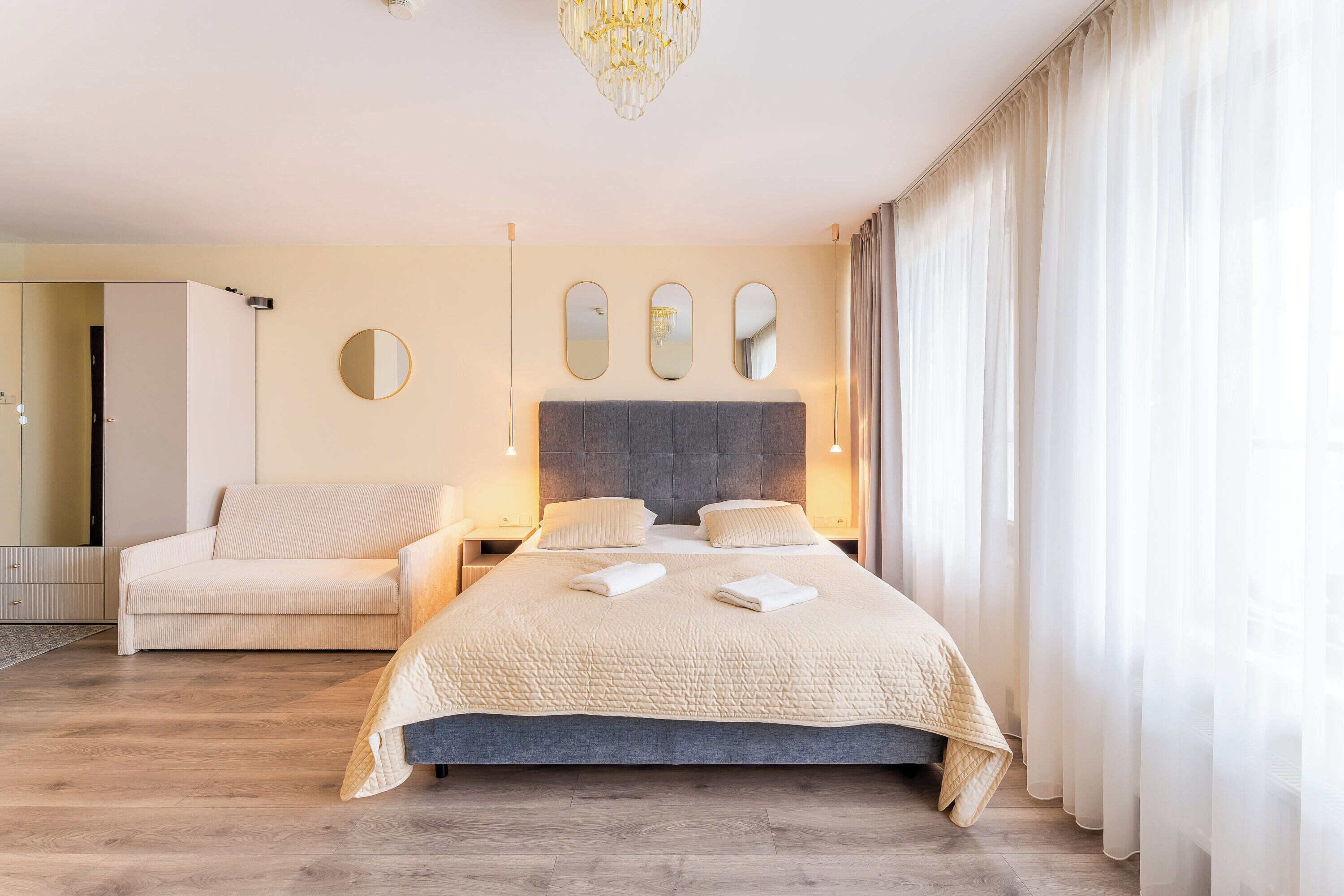 Iron/ironing board, WiFi, bed sheets
