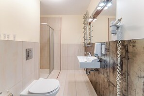 Shower, hair dryer, towels - Royal Tulip Sand Seaside Studio (Kołobrzeg)