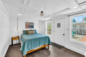 1 bedroom, iron/ironing board, WiFi, bed sheets - Beach Lovers Paradise!  1.5 blocks to the beach. (Galveston)