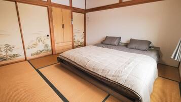 6 bedrooms, iron/ironing board, free WiFi, bed sheets