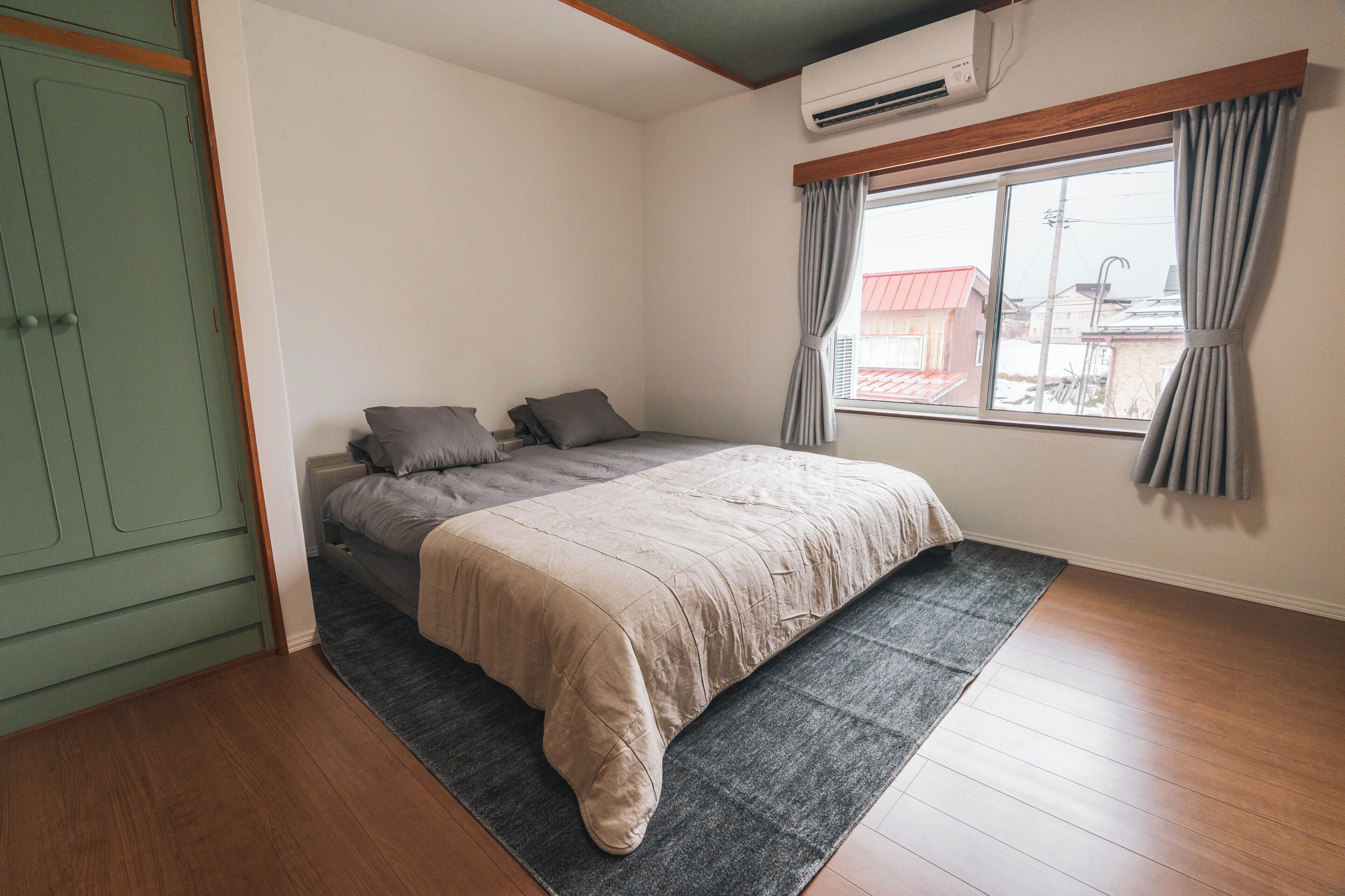 6 bedrooms, iron/ironing board, free WiFi, bed sheets