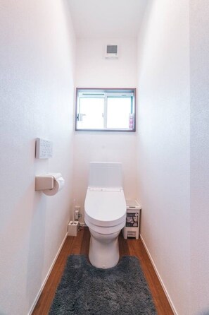 Hair dryer, bidet, towels - Luxe 6-bedroom Ski Lodge Myoko Kogen (Myoko)