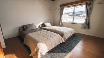 6 bedrooms, iron/ironing board, free WiFi, bed sheets