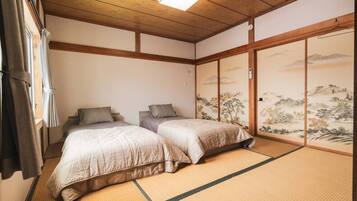 6 bedrooms, iron/ironing board, free WiFi, bed sheets