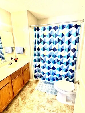 Shower, hair dryer, towels, soap - Minutes to Disney! Family-Friendly Resort Condo (Kissimmee)