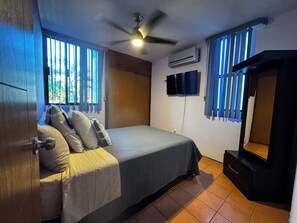 2 Schlafzimmer, Bügeleisen/Bügelbrett, Bettwäsche