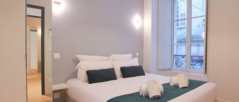 Iron/ironing board, WiFi, bed sheets