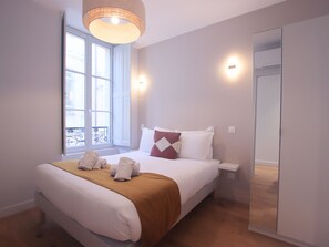 3 bedrooms, iron/ironing board, WiFi, bed sheets - Luxury 3-bedroom apartment in hyper centre, air con, lift (Bordeaux)