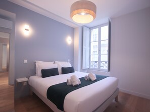 3 bedrooms, iron/ironing board, WiFi, bed sheets - Luxury 3-bedroom apartment in hyper centre, air con, lift (Bordeaux)