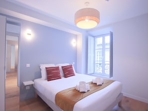 3 slaapkamers, een strijkplank/strijkijzer, wifi, beddengoed