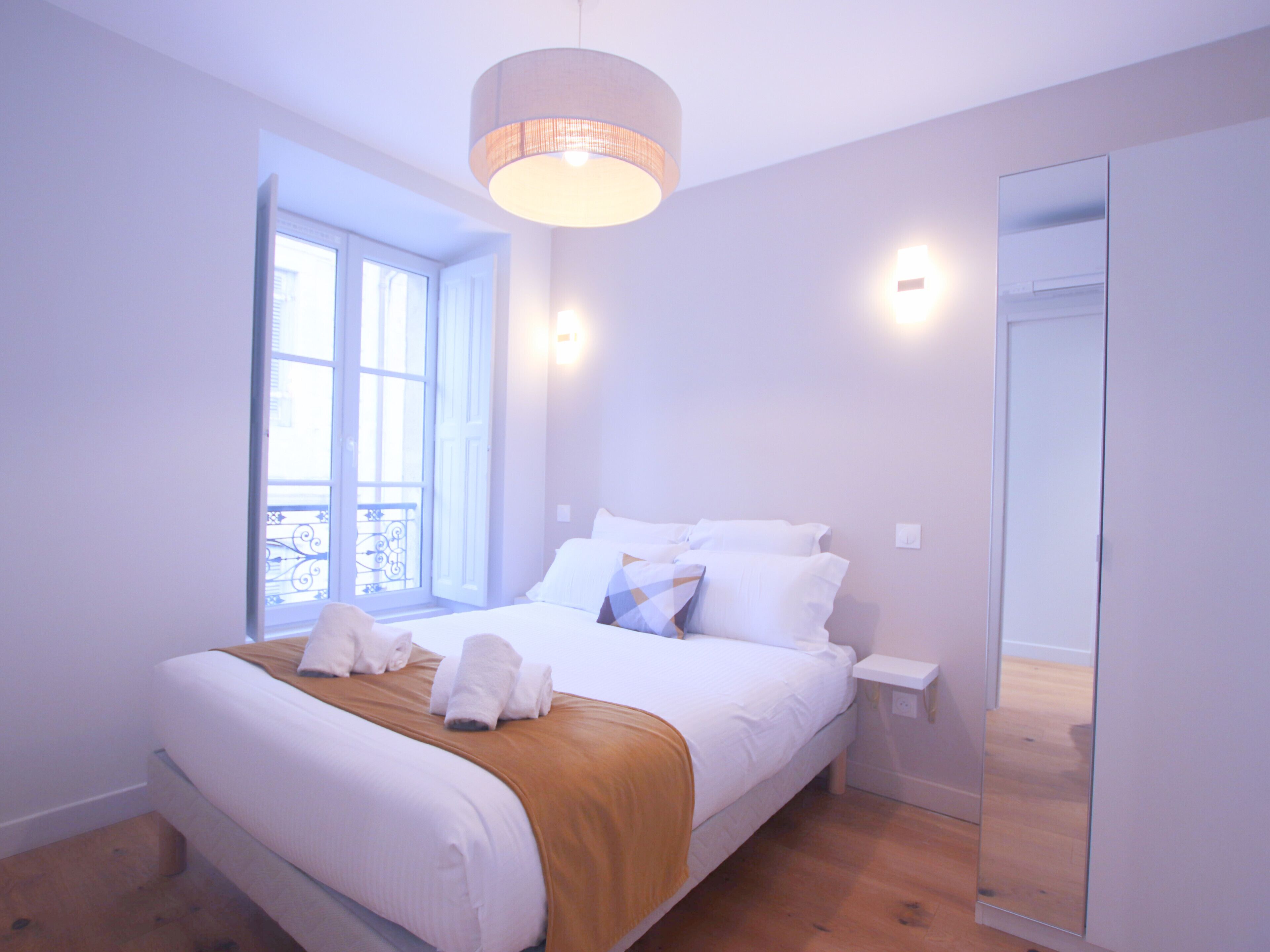 3 bedrooms, iron/ironing board, WiFi, bed sheets