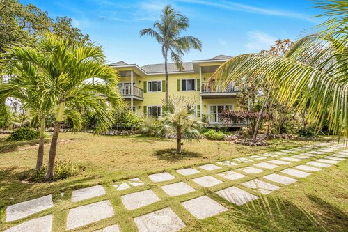 Condo at Pineapple Fields Resort!  Banks Rd, Walk to Tippys